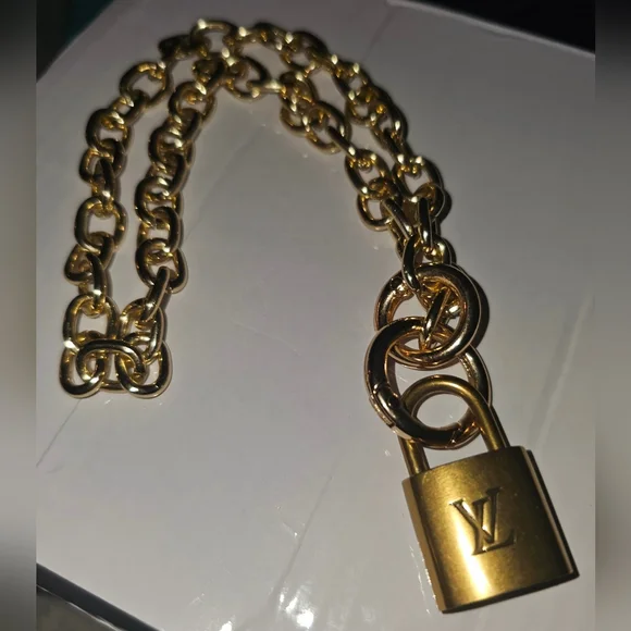 Louis Vuitton Lock ๐ Necklace - Picture 9 of 9